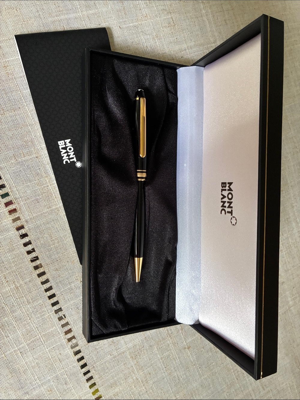 Montblanc Ball Point Pen 🖊️
absolute top knotch
NIB & NWT